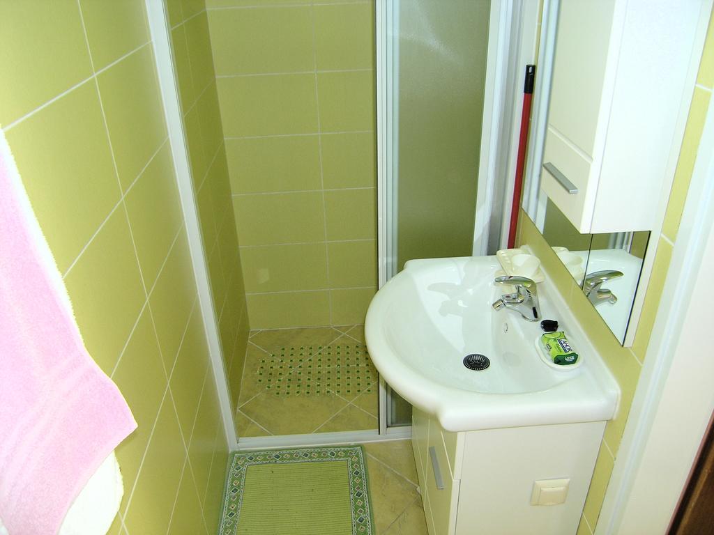 Apartman Vera Krk Town Bagian luar foto