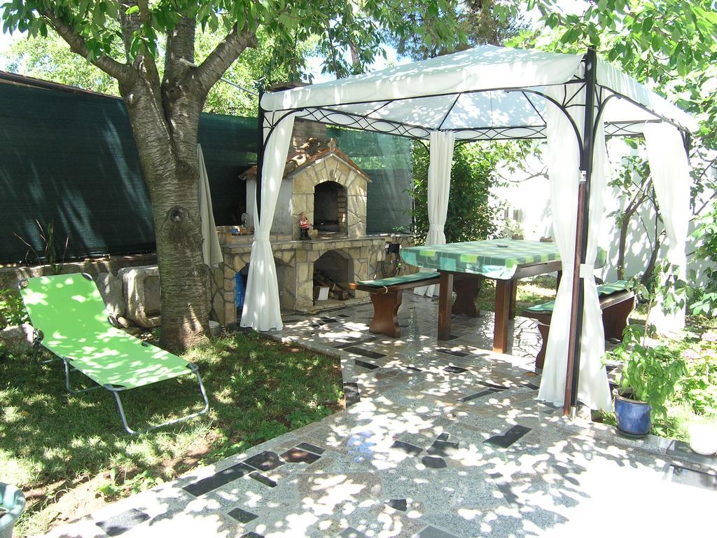Apartman Vera Krk Town Bagian luar foto