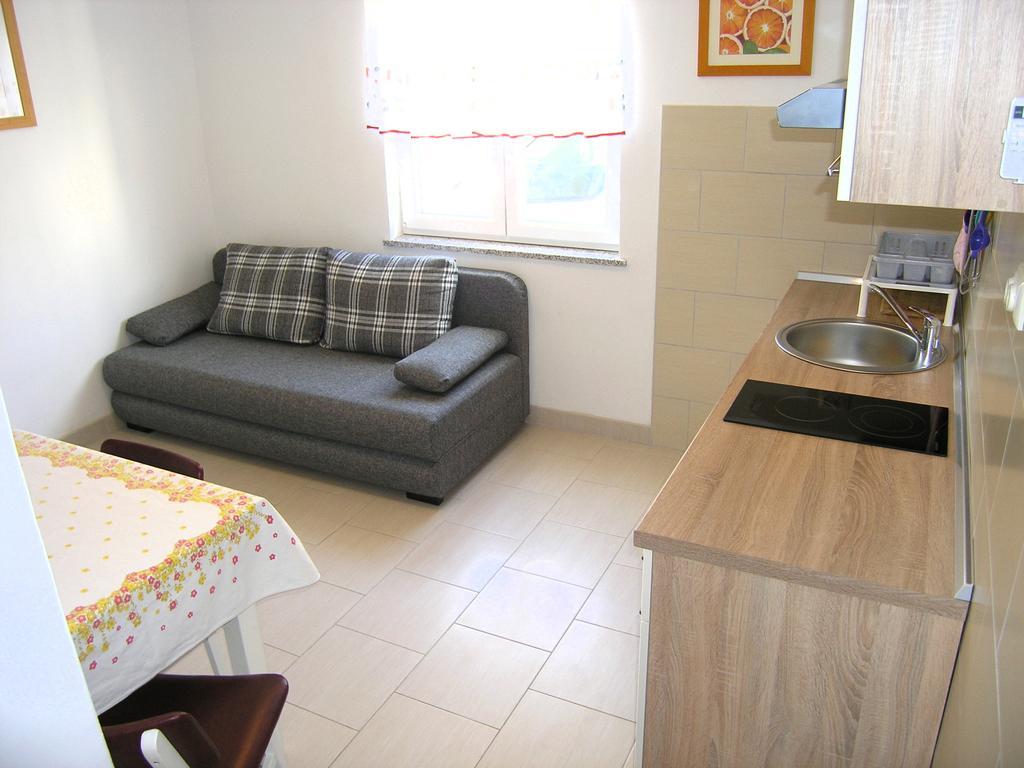 Apartman Vera Krk Town Bagian luar foto