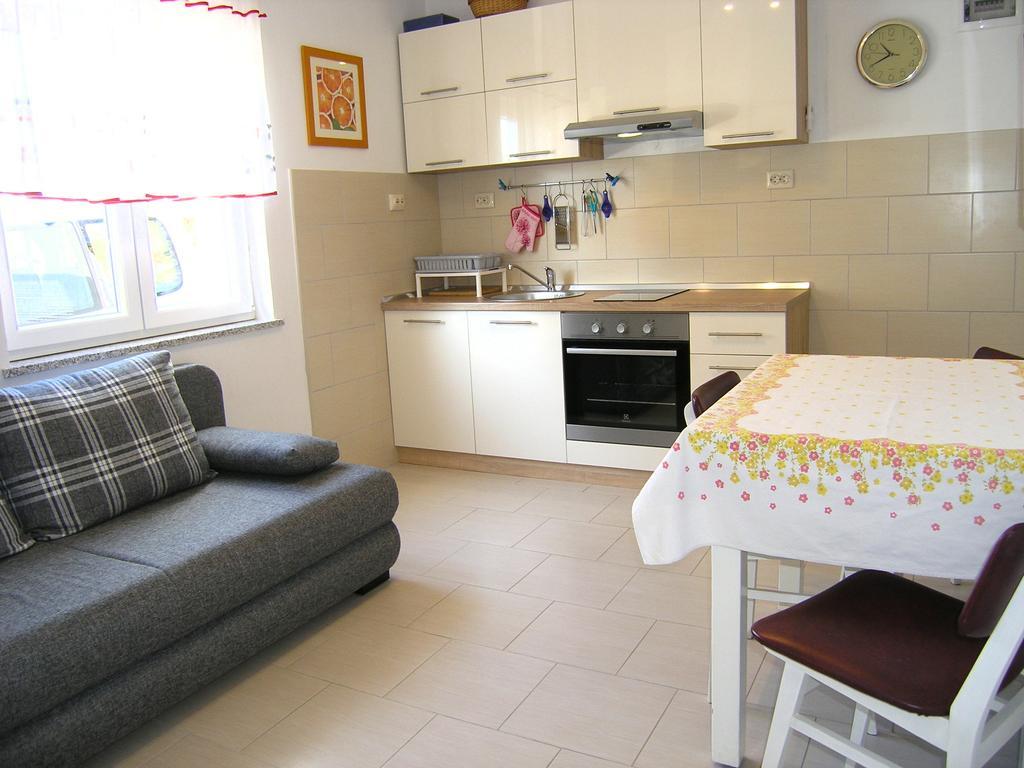 Apartman Vera Krk Town Bagian luar foto