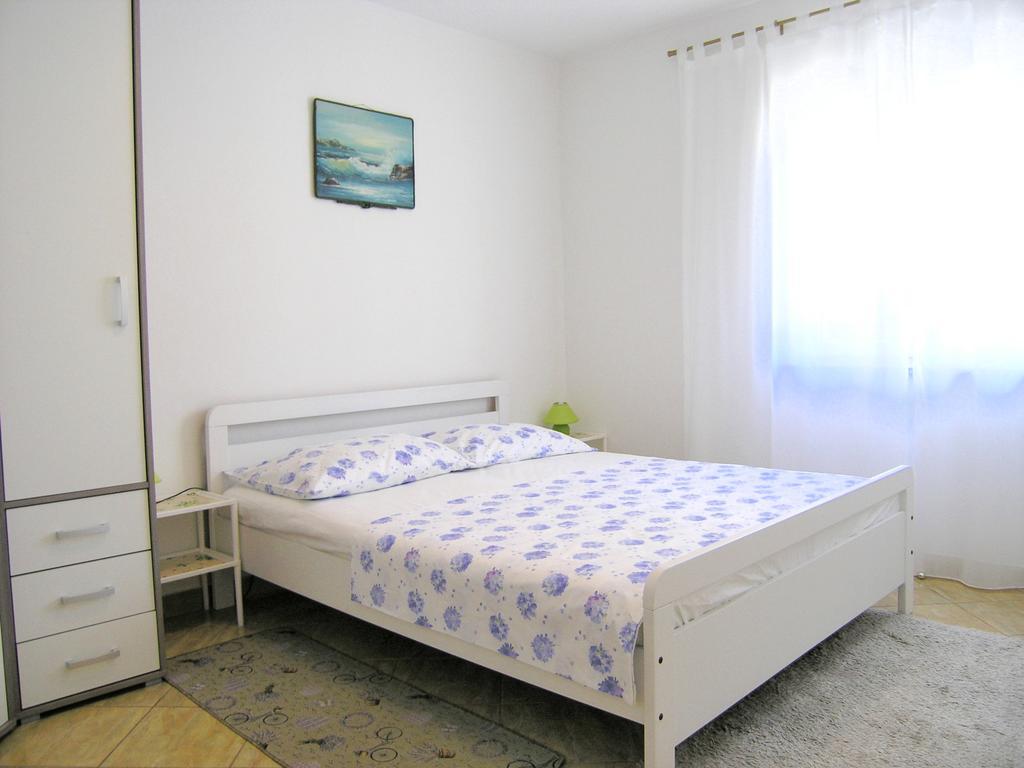 Apartman Vera Krk Town Bagian luar foto