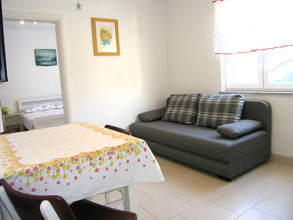 Apartman Vera Krk Town Bagian luar foto