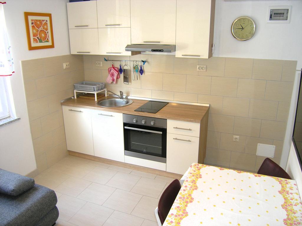 Apartman Vera Krk Town Bagian luar foto